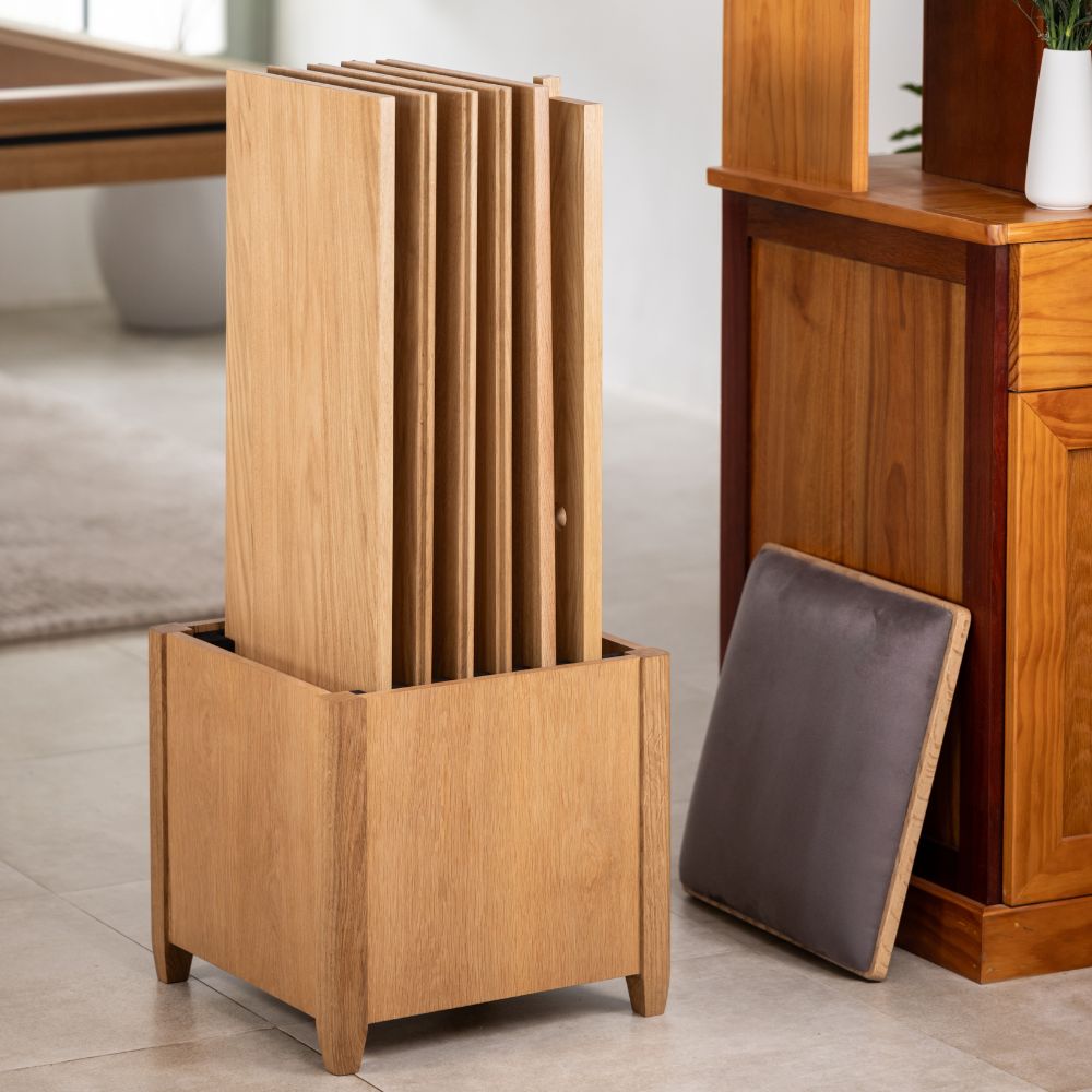 Storage ottoman with leaves in